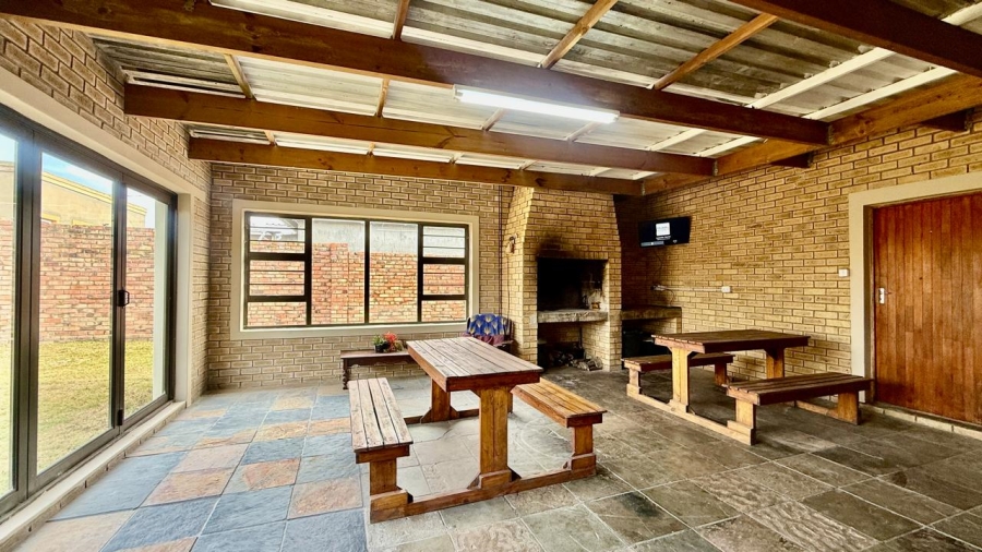 2 Bedroom Property for Sale in Parsonsvlei Eastern Cape